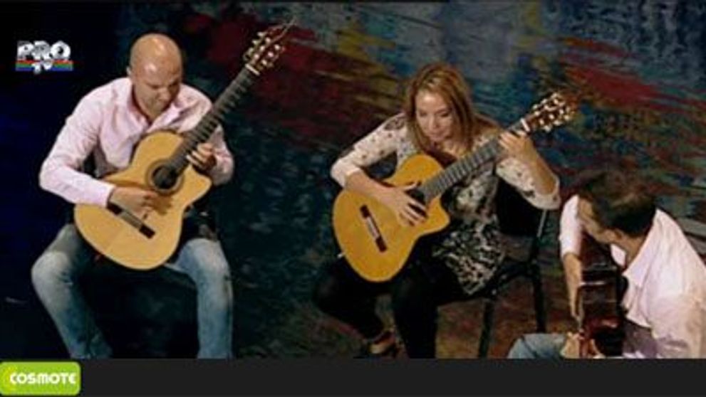 Un TRIO de chitara EXCEPTIONAL. Dupa 5 secunde sala aplauda. Finalul cantecului i-a gasit pe <span style=