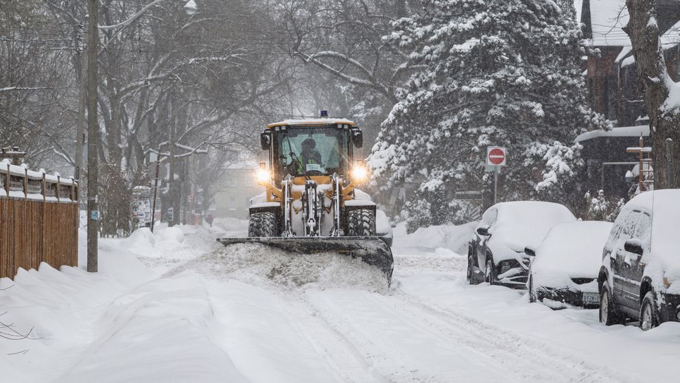 Cât va ține noul val de ninsori și ger. Meteorologii spun că urmează cel mai sever episod de iarnă, strat de zăpadă de 50 cm. Afectate 12 județe, inclusiv Capitala. Recomandările ISU