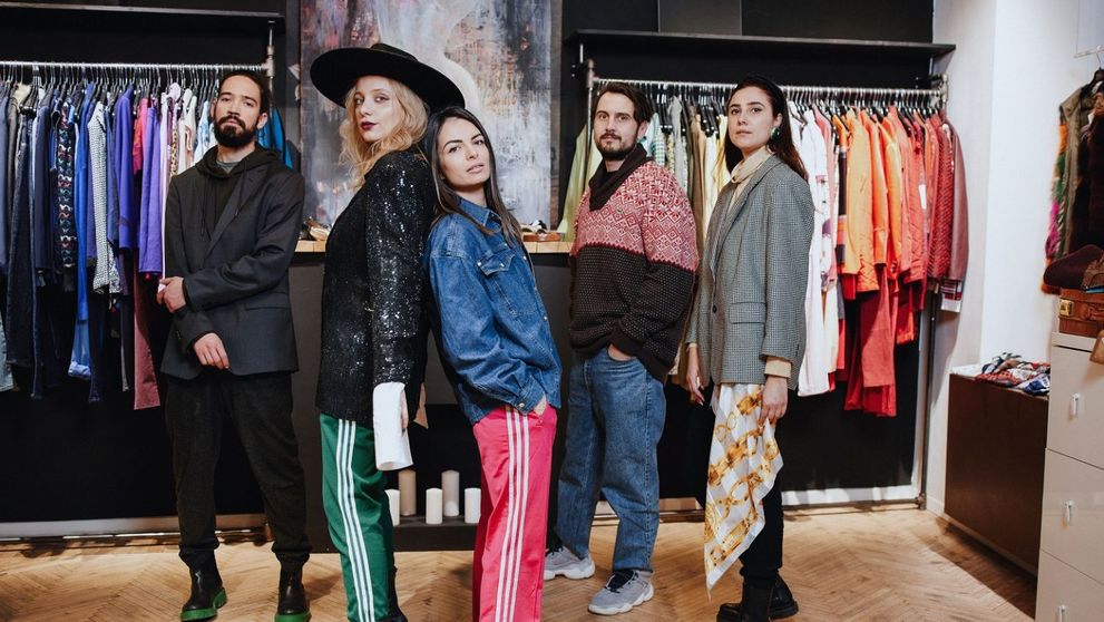 Cât te costă să ai o ținută vintage de Crăciun și Revelion? Sfaturile consultanților de modă