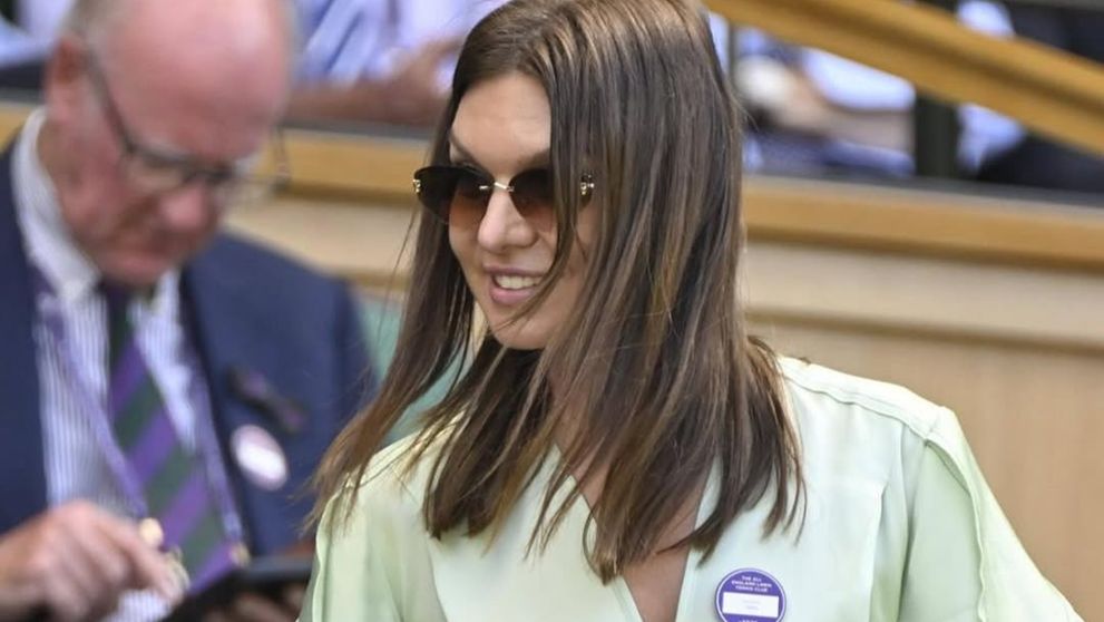 Cât costă rochia verde purtată de Simona Halep la Wimbledon 2025. Este o creație Victoria Beckham