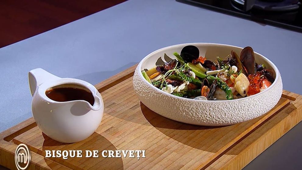 Masterchef 2024, 10 septembrie. Cristina Frangopol - Bisque de creveți peste ravioli cu negru de sepie și fructe de mare