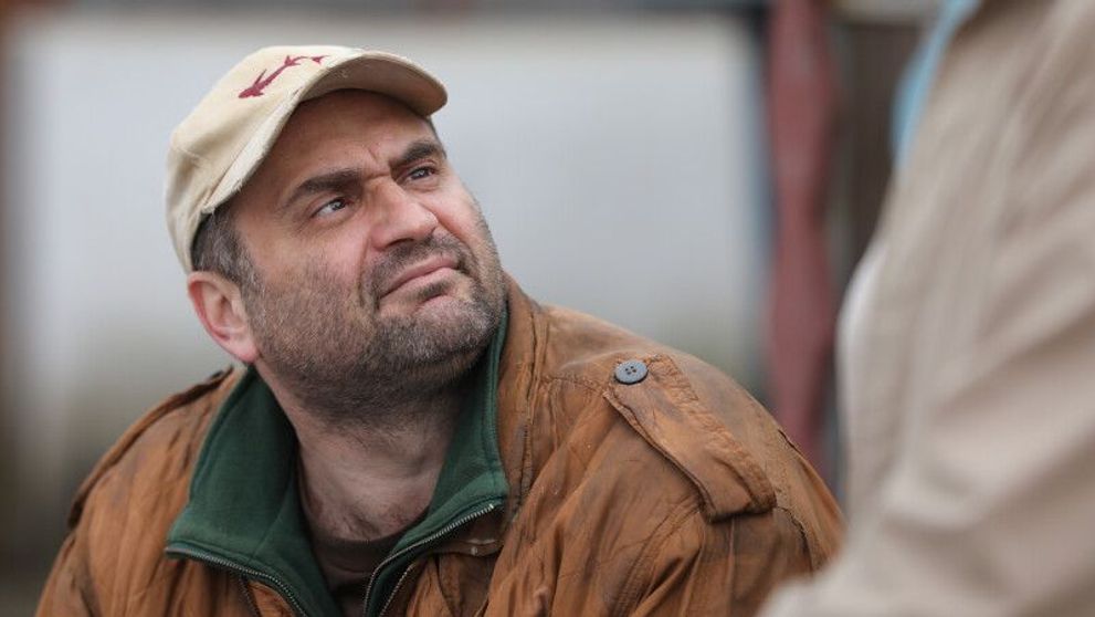 Adrian Văncică din ”Las Fierbinți”, imagine virală. Cum arată cu ruj pe buze și perucă roșcată