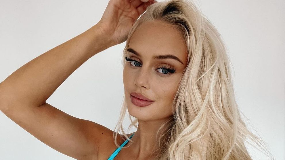 Cea mai fit suedeză sfidează temperaturile scăzute. Pictorial sexy în zăpadă, doar în lenjerie intimă