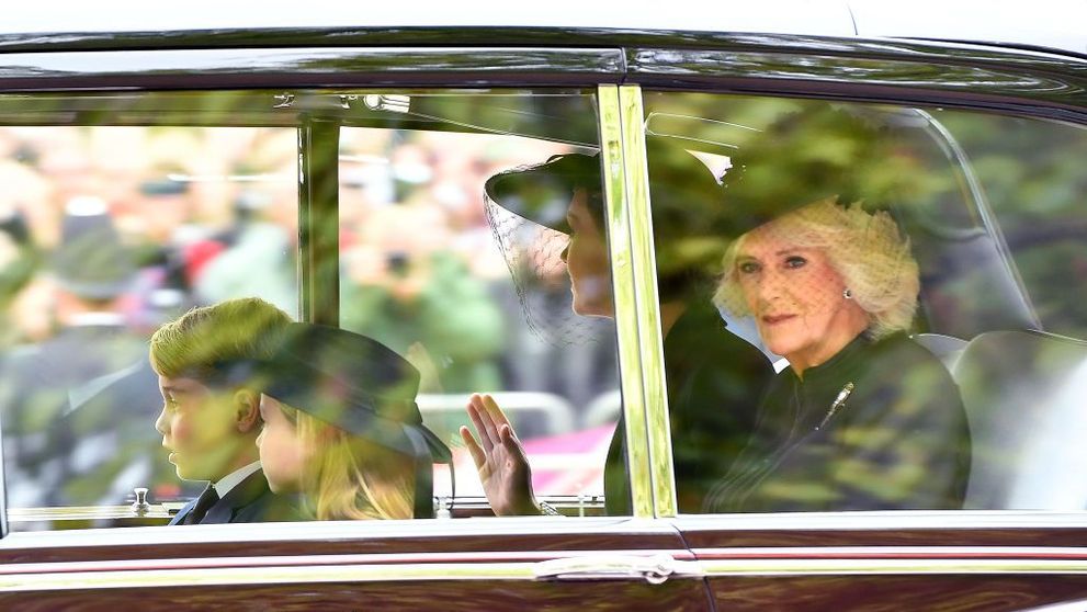 Cum s-a îmbrăcat Camilla, Regina Consoartă, la înmormântarea suveranei britanice! Detaliul care a ieșit în evidență