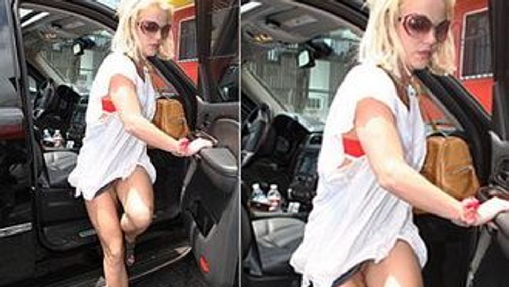 Britney Spears si-a uitat chilotii acasa!