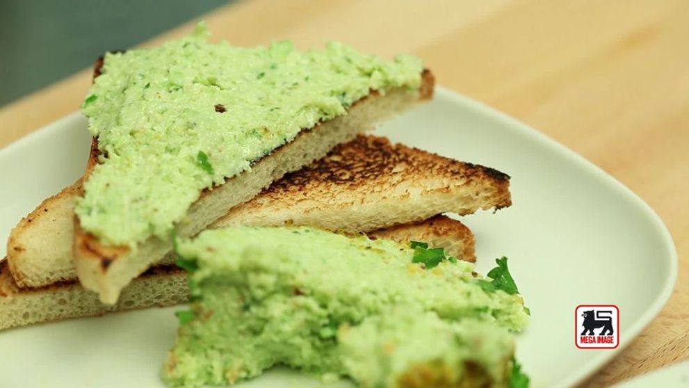 Terina de avocado cu branza si fistic