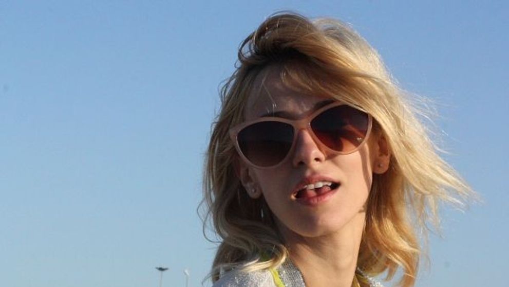 Una din cele mai celebre blonde din Romania si-a schimbat look-ul. <span style=