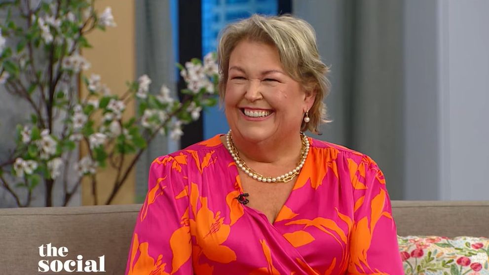 Cum a ajuns o fostă producătoare TV să scrie unul dintre cele mai citite thrillere ale anului. Interviu cu Sue Hincenbergs, despre planuri de pensie, prietene periculoase și umor negru