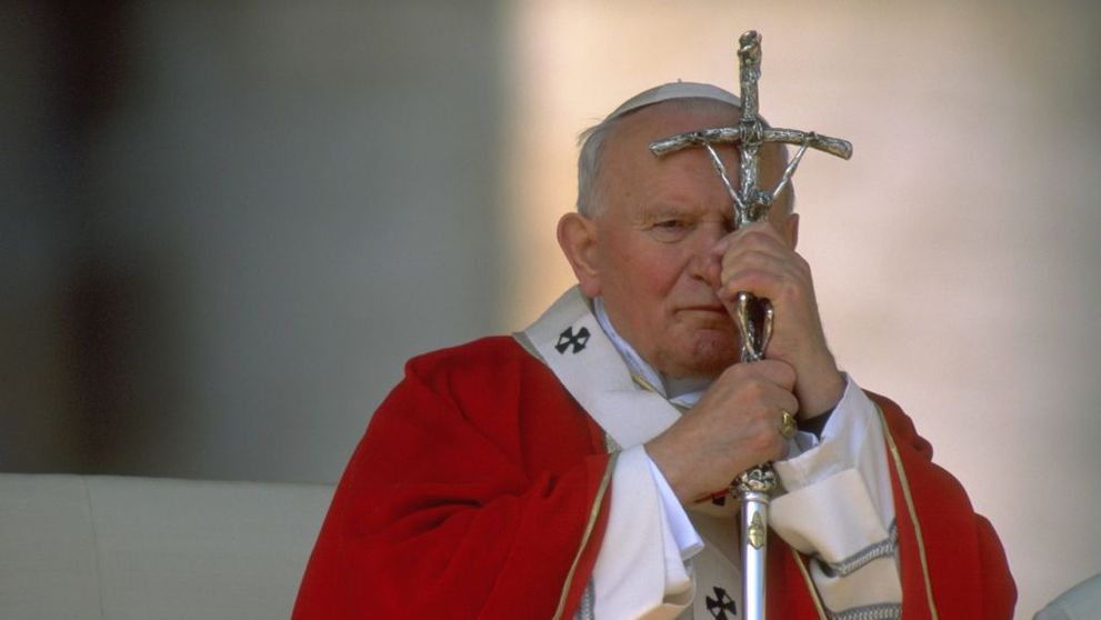 De ce o femeie nu poate deveni niciodată Papa de la Roma? Explicația dată de un bărbat sfânt. Cine a fost, totuși, singura Papesă din istorie care a reușit să încalce regula