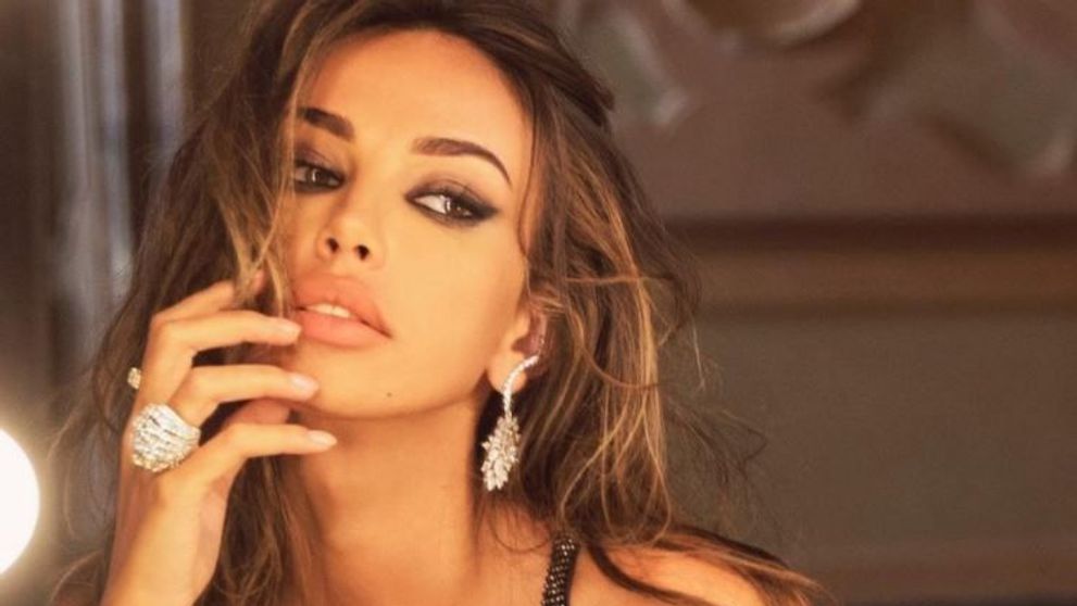 Mădălina Ghenea, ipostază provocatoare în dormitor. Ce mesaj i-a transmis Mihai Bobonete