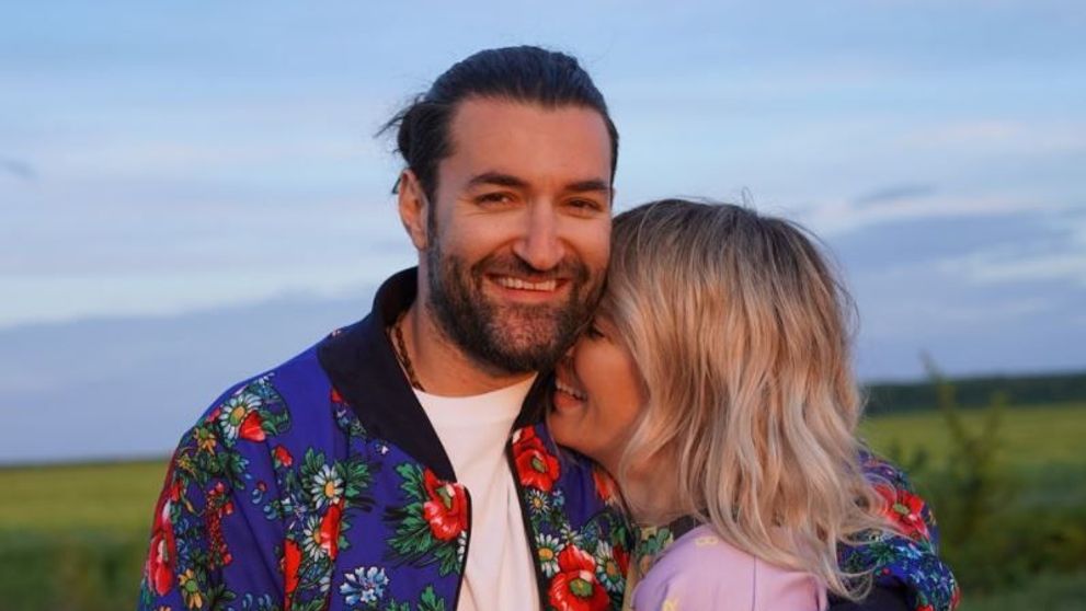 Prima poză de la botezul micuței Josephine! Smiley și Gina Pistol și-au asortat ținutele