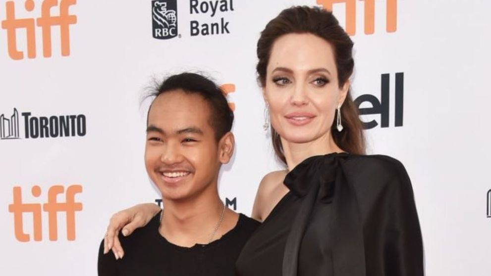 VIDEO Angelina Jolie și-a dus fiul cel mare la facultate. Imagini emoționante