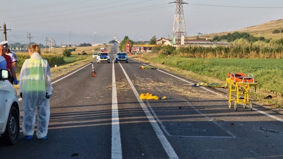 Tragedie la Sântimbru, Alba. Un șofer beat, de 19 ani, a lovit cu mașina șase tineri, iar trei dintre ei au murit pe loc