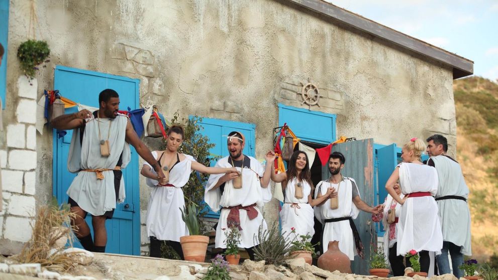Si-au demonstrat talentul de dansatori in fata unui public exigent. Cum s-au descurcat baietii la dansurile cipriote
