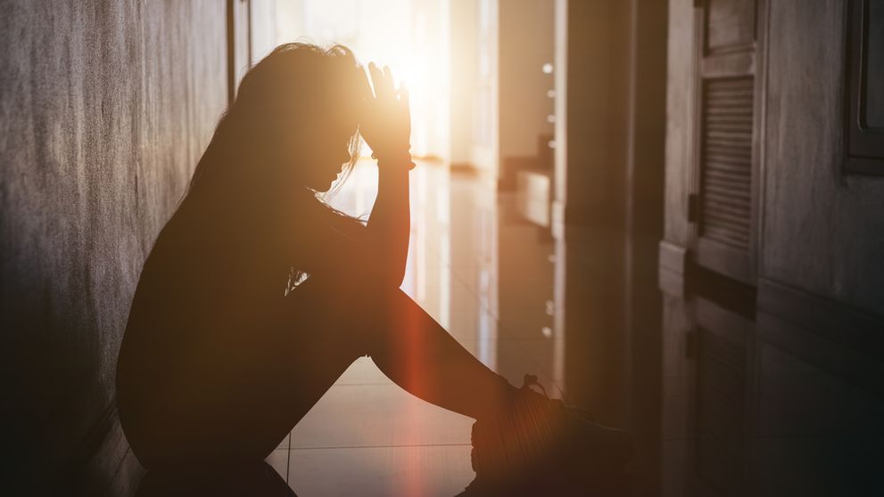 O adolescentă de 17 ani, dezvăluiri șocante. Ce lucru de neconceput a putut să-i facă unchiul, cu acordul propriei ei mame
