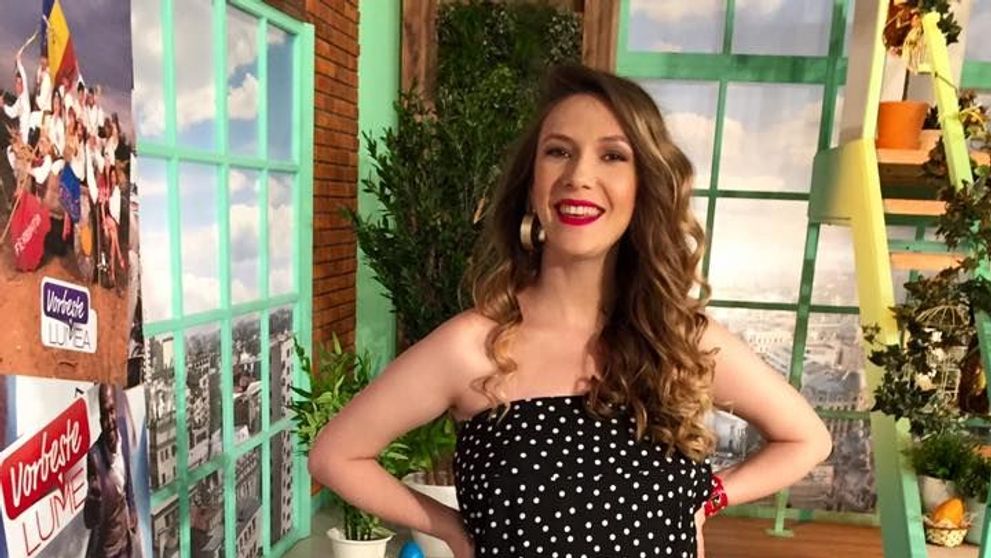 Adela Popescu si-a cucerit definitv fanii. Cum arata cu look-ul vedeta al anului 2016