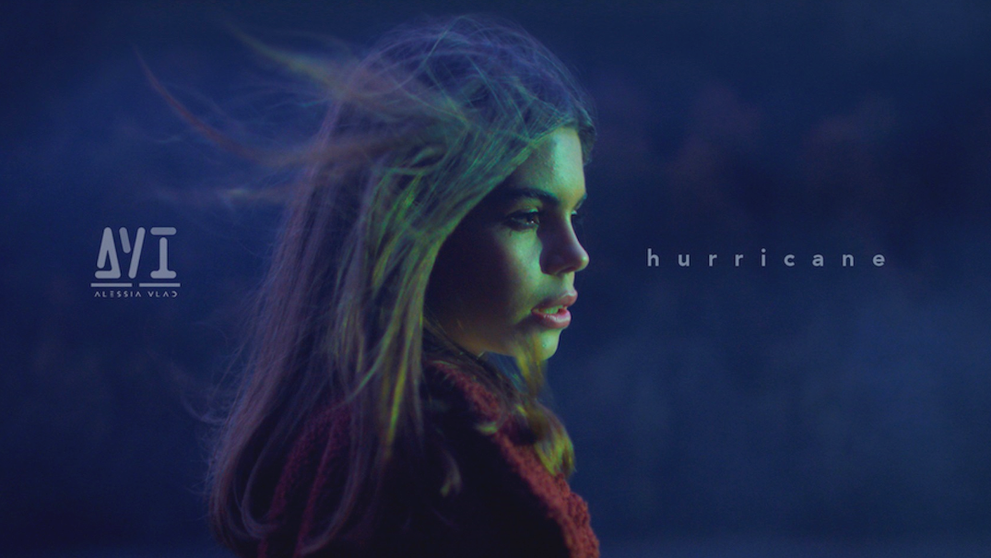 La 12 ani, este cea mai tânără artistă din România. AVI Alessia Vlad a lansat piesa  “Hurricane”