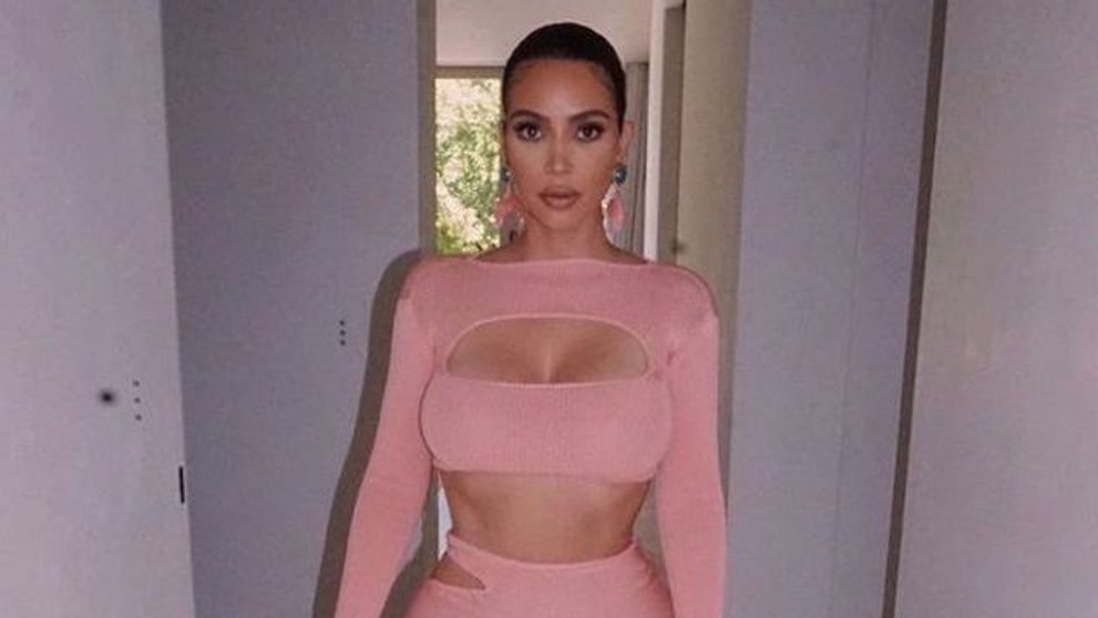 Cum se… “îmbracă” la sală Kim Kardashian. Costumul minuscul cu imprimeu - leopard cu care și-a uimit fanii