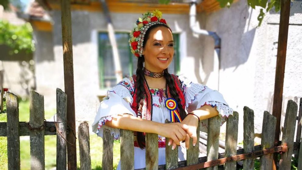 De ce nu se pozează Vlăduța Lupău în costum de baie? 