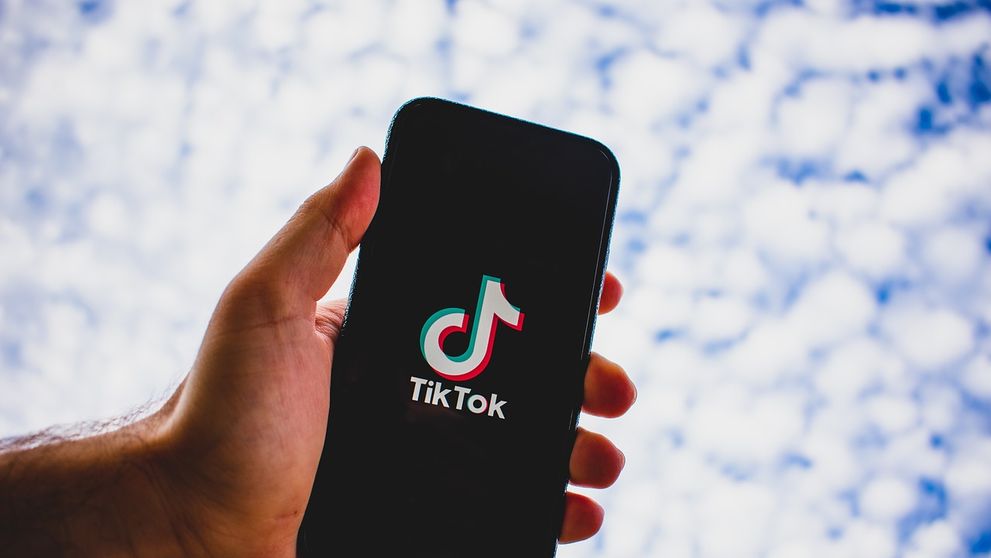 Rețeaua de socializare TikTok ar putea fi interzisă în România. Motivul real pentru care este considerată o aplicație nocivă