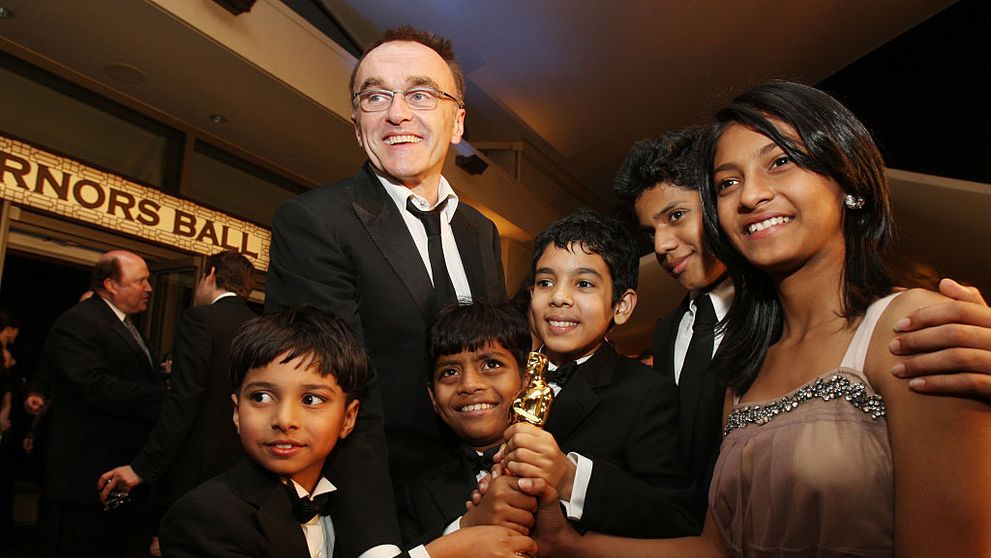 Cu ce se ocupă în prezent copiii din „Slumdog Millionaire”, filmul premiat cu 8 premii Oscar. Unul dintre ei și-a vândut apartamentul primit de la stat s-a întors în baraca din mahala