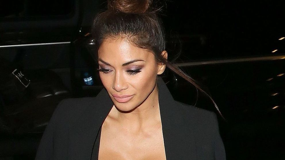Echilibrul perfect intre elegant si sexy. Nicole Scherzinger intr-o rochie lunga si mulata