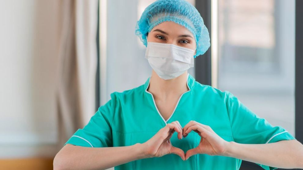 Va apărea masca inteligentă, care face traduceri din opt limbi, transcrie după dictare și amplifică vocea purtătorului