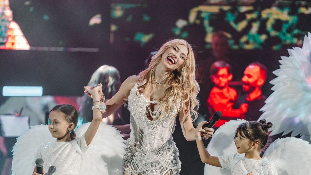 „Povestea sufletului meu”: Andreea Bălan și-a surprins fanii cu un concert memorabil SOLD OUT, plin de emoție la Sala Palatului. Artista a urcat pe scenă alături de fiicele sale
