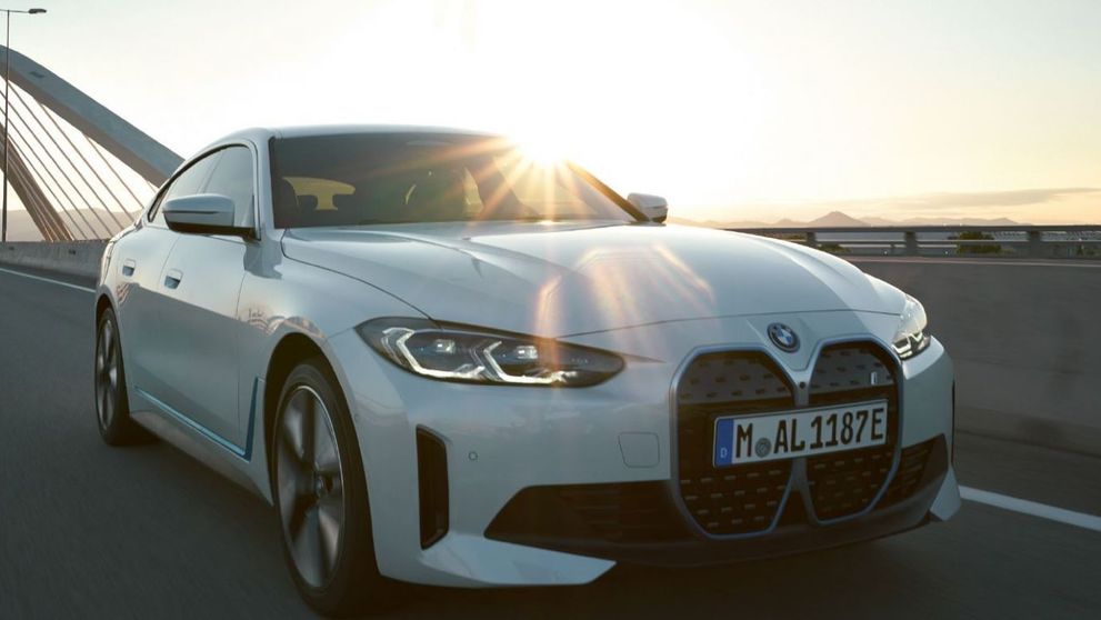 BMW i4 se pregătește de lansarea în România. Descoperă inovațiile pe care ți le aduce primul BMW Grand Coupé electric