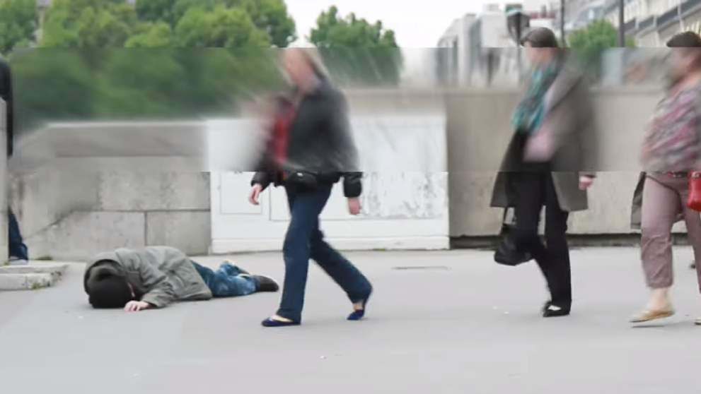 Un clip de 9 milioane de afisari arata cat de mult conteaza aparentele. Ce se intampla cand un barbat se prabuseste