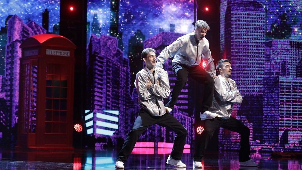 Dansatorii de la Ripperz Crew, ajutati de iubite sa castige Romanii au talent