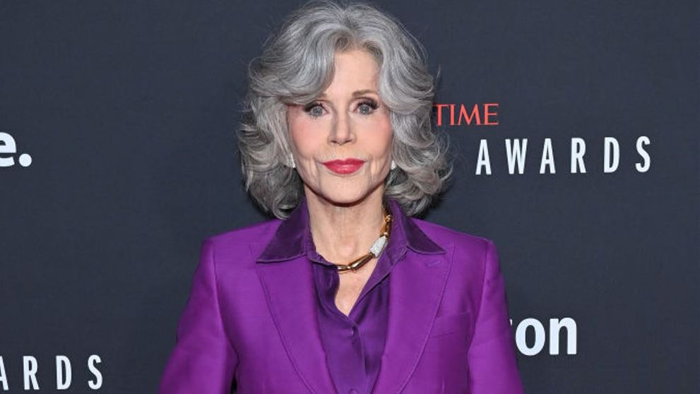Jane Fonda sau arta de a trăi cu eleganță! La 86 de ani, actrița a făcut furori pe covorul roșu de la Gala Time 2024