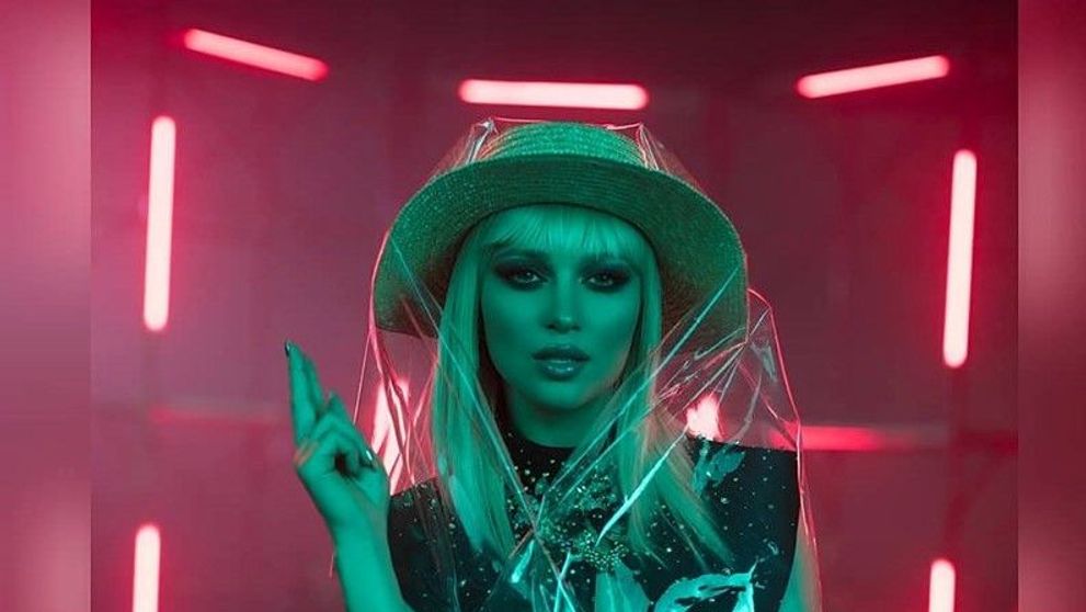 LORA ridică mercurul în termometre cu noul single – E nebună românca