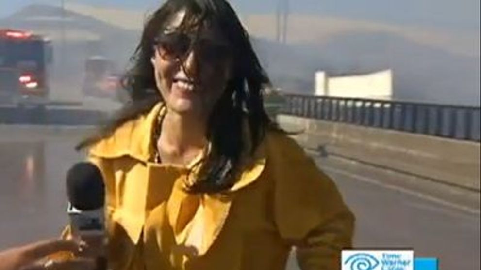 Reporter udat de un elicopter in timpul transmisiunii live. Afla motivul! <span style=