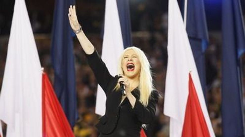 Christina Aguilera s-a facut de ras la Super Bowl! A UITAT imnul Statelor Unite! VIDEO