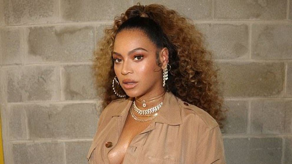 Dovada Beyonce își merită statutul de “divă supremă”. Ce accesoriu excentric a avut vedeta… pe dinți
