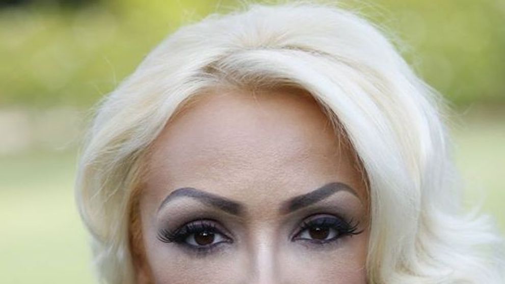O romanca o concureaza pe celebra Kim Kardashian. Ce scrie presa din Marea Britanie despre ea