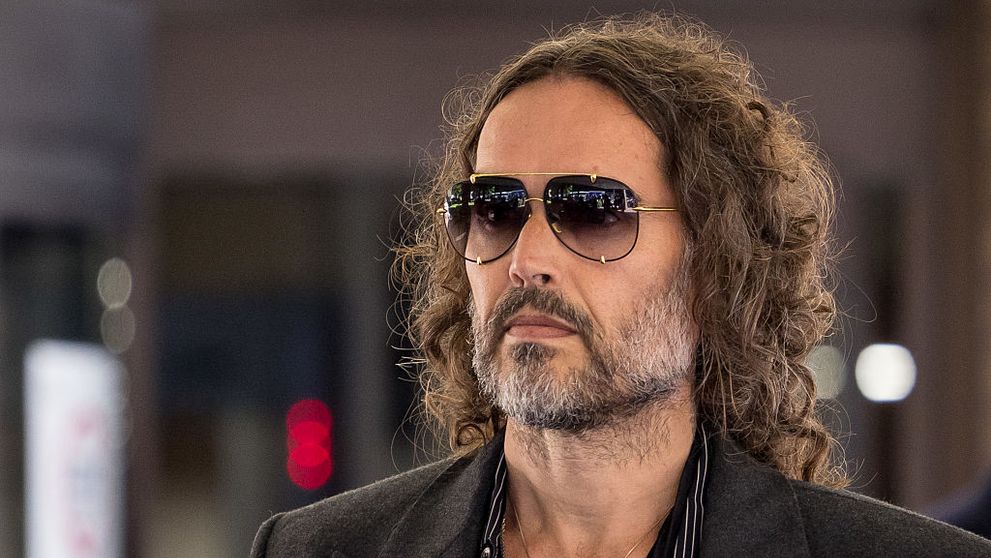 Russell Brand a mărturisit că s-a culcat cu o fată de 16 ani când el avea 30.  ”A fost consensual”