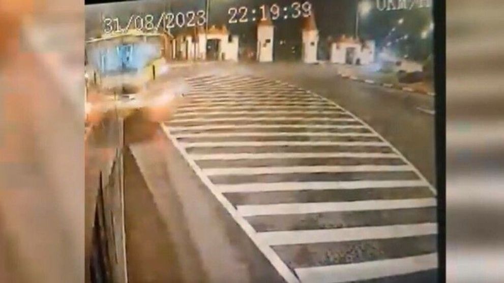 VIDEO: Imagini cu accidentul din Sibiu, în care o femeie a murit, după ce mașina în care se afla a intrat în două autobuze