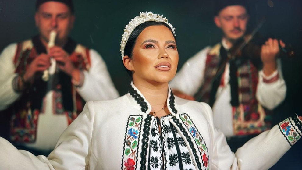 Carmen de la Sălciua, așa cum nu ai mai văzut-o! Artista s-a fotografiat fără strop de machiaj și fără filtre