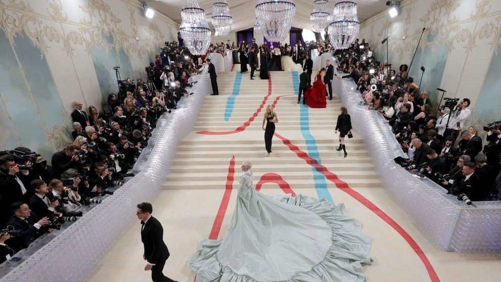 Moment viral la MET Gala! Invitatul nepoftit care a fost ucis chiar pe covorul roșu