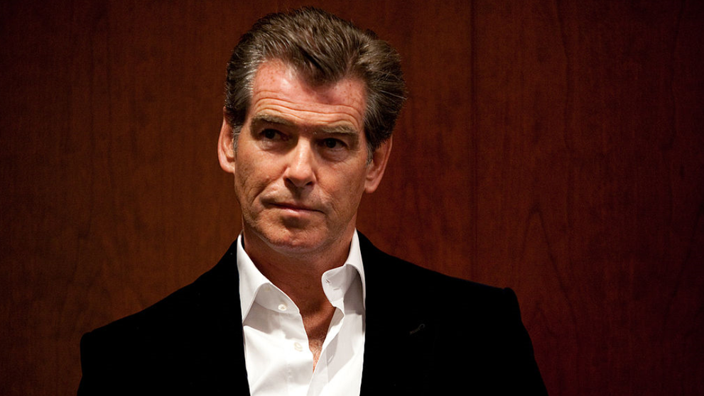 Fiul lui Pierce Brosnan a ajuns pe străzi. Pricipalul motiv pentru care se află în această situație