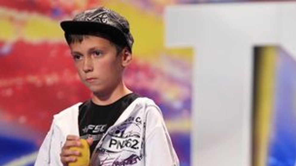 Cosmin Agache face beatbox de 4 ani si la inceput repeta prin baie si se inregistra cu telefonul mobil