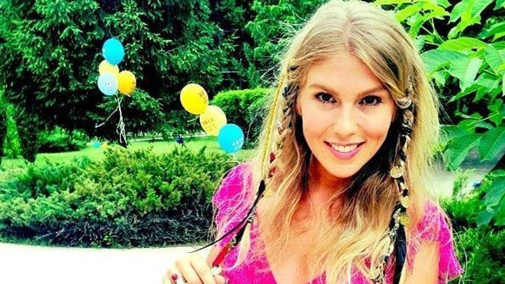 Corina Bud, din ce in ce mai indrazneata. Vezi fotografiile ultra sexy pentru care fanii i-au reprosat ca cerseste like-uri