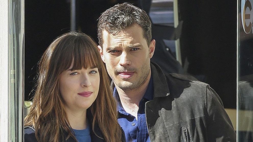 Imagini noi de pe platourile de filmare de la Fifty Shades Darker. Cum au fost surprinsi Dakota Johnson si Jaime Dornan