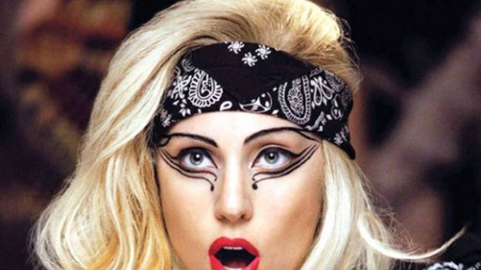 Adevaratul chip al lui Lady Gaga. Cantareata e greu de recunoscut intr-o fotografie fara machiaj si fara Photoshop