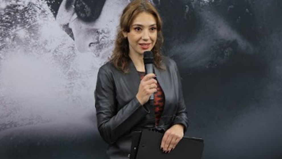 EXCLUSIV Iulia Becheanu a răspuns tuturor curiozităților despre „World Unseen”, expoziția de fotografie incluzivă pe care trebuie să o simți ca să o vezi