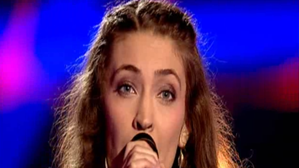 Vocea ei fabuloasa iti face pielea de gaina. Ligia a intors toate scaunele la Vocea Romaniei si a fost aplaudata in picioare de toata sala minute in sir