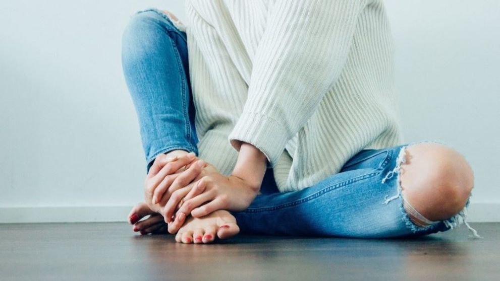 (P) Jeansi cu talie joasă, medie sau înaltă? Cum alegi puloverul potrivit pentru fiecare model