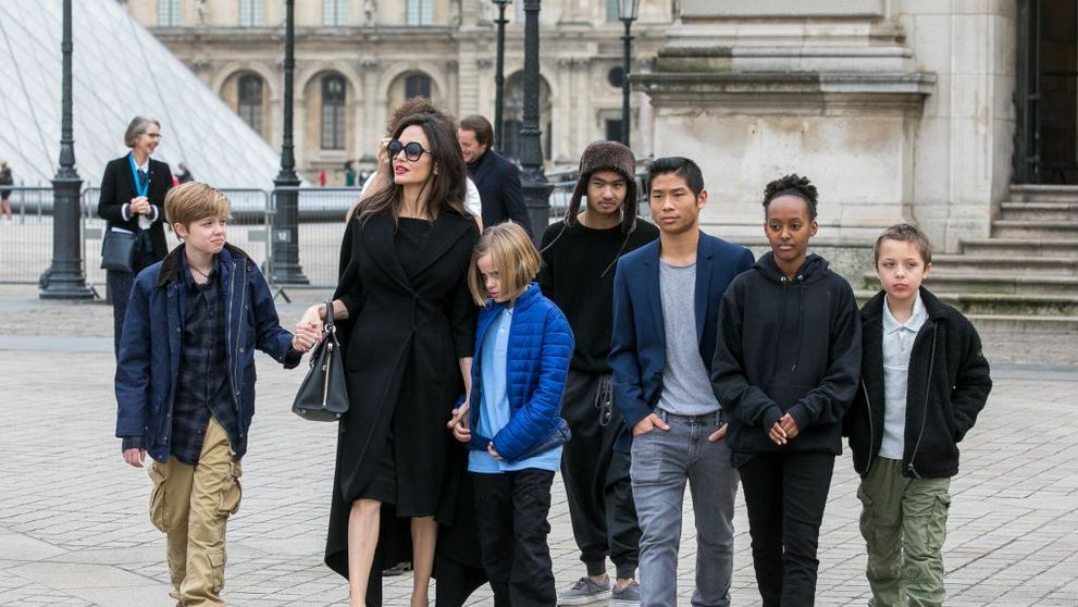 Motivul pentru care Angelina Jolie este însoțită mereu de copiii ei la cumpărături